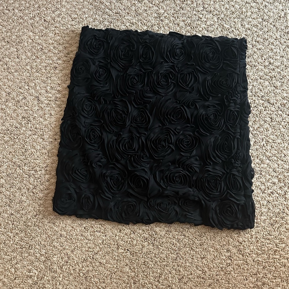 BCBGeneration Size Medium Black Rose Skirt